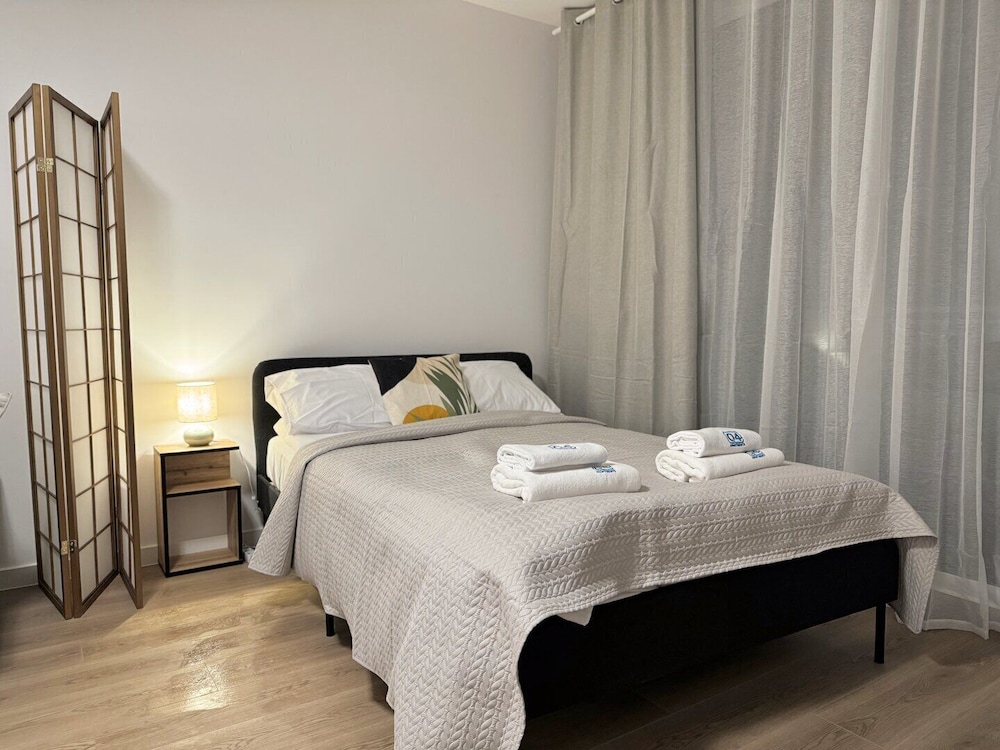 Standard Studio Suite, 1 Queen Bed with Sofa bed, Balcony photo 3