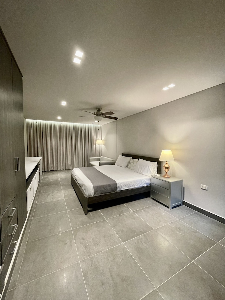 Studio Suite, Multiple Beds photo 1