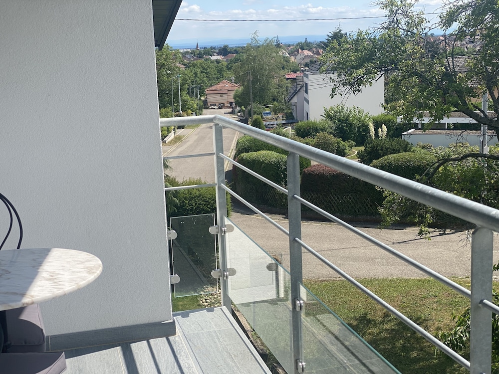 Comfort Double Room, Ensuite, Garden View (Chambre Pink Lady) - Photo 2