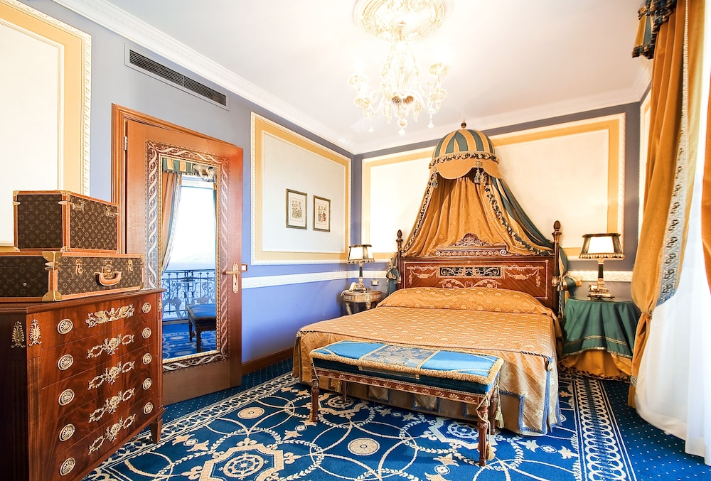 Royal Suite, 1 Bedroom, Lake View - Photo 1