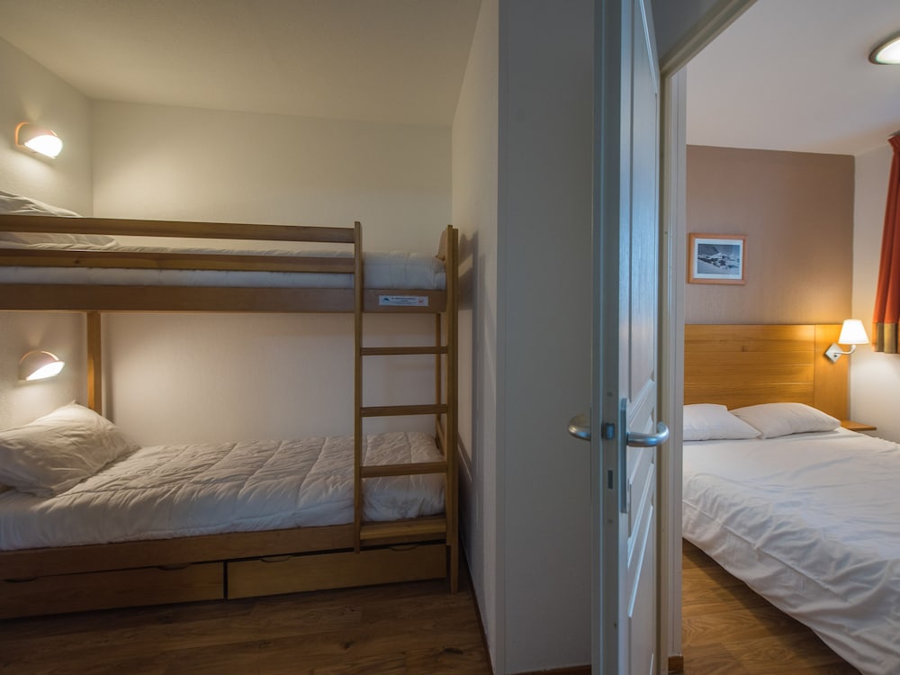 1-bedroom apartment with sleeping area for 6 people photo 2