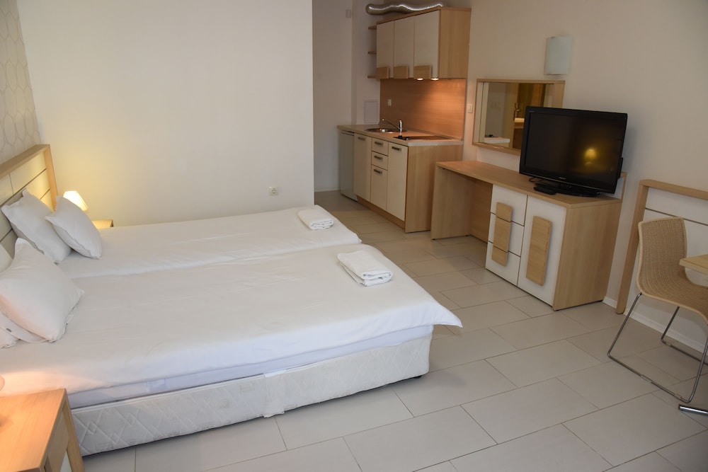 Studio With Kitchenette And Patio