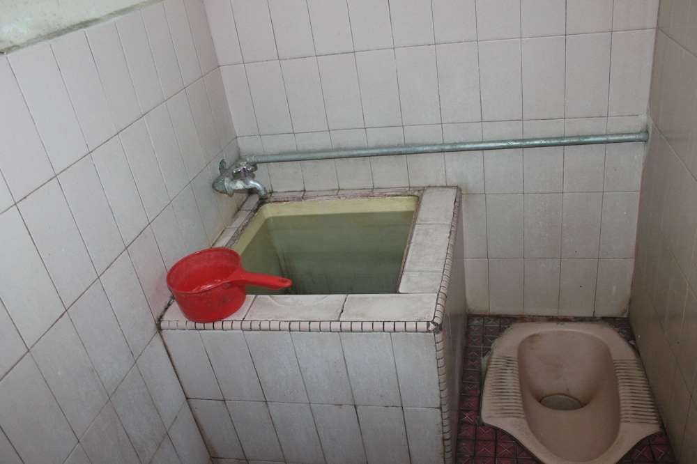 Economy Room, Shared Bathroom photo 2