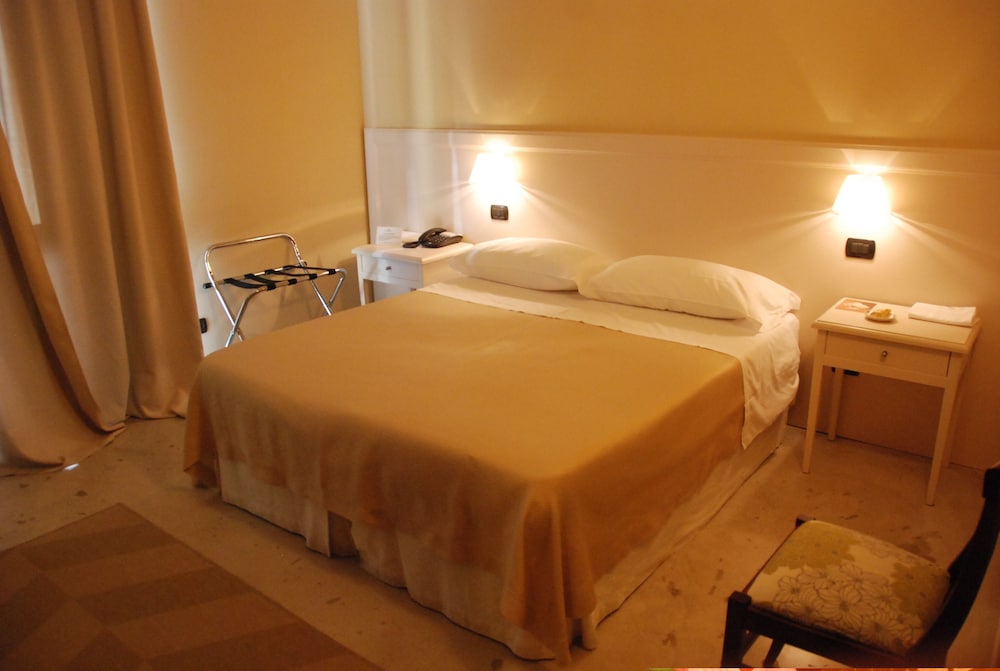 Standard Double Room - Photo 1