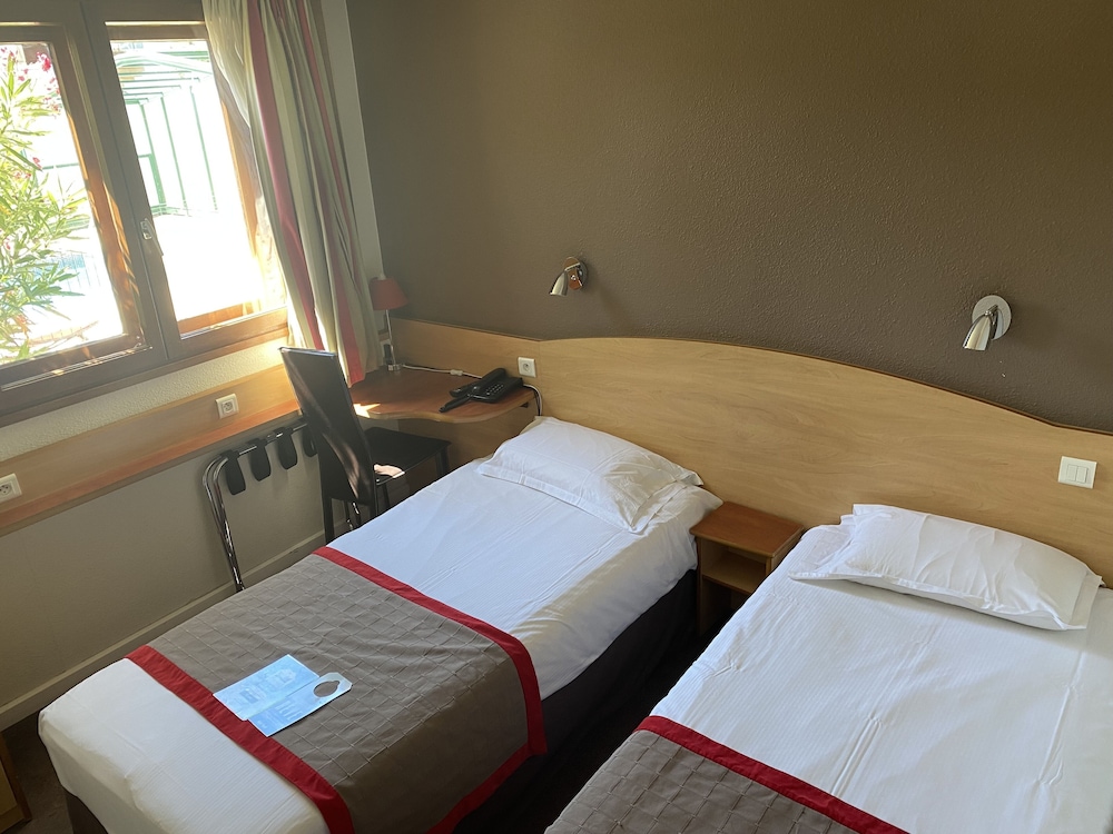 Standard Room, 2 Twin Beds - Photo 3