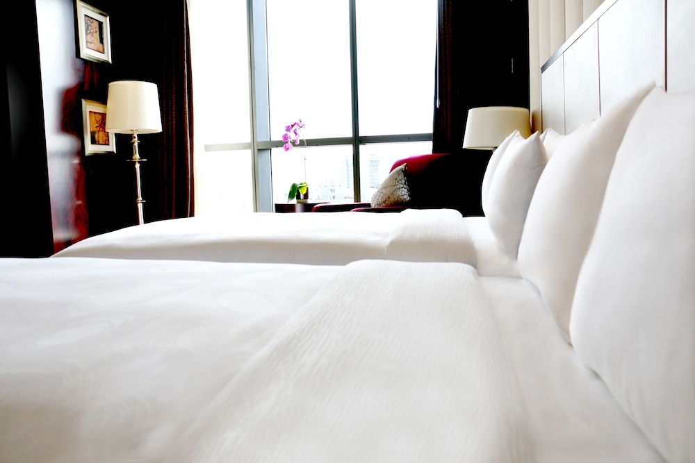 Deluxe Room, 1 King Bed photo 3