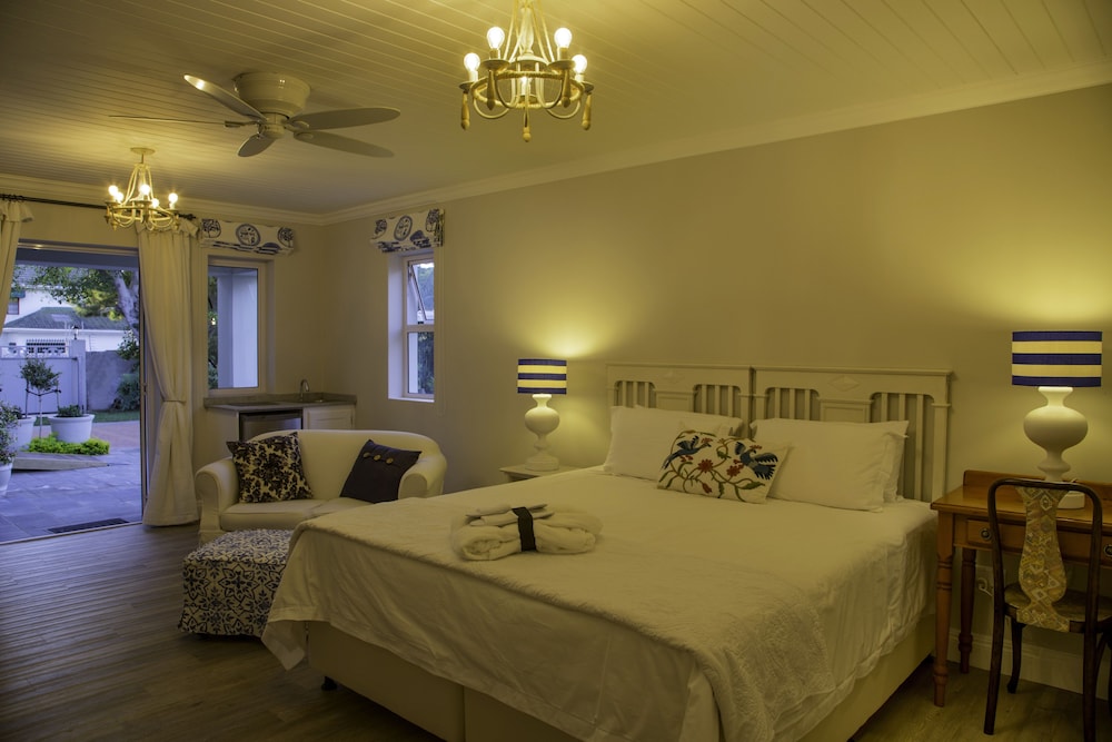 Family Room, 1 Bedroom ( Wisteria Suite) photo 1