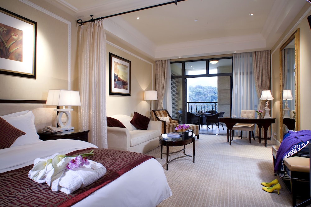 Exclusive Double Room with Mountain View