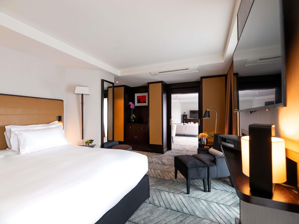 Suite, 1 King Bed, Terrace (Opera) thumbnail 6