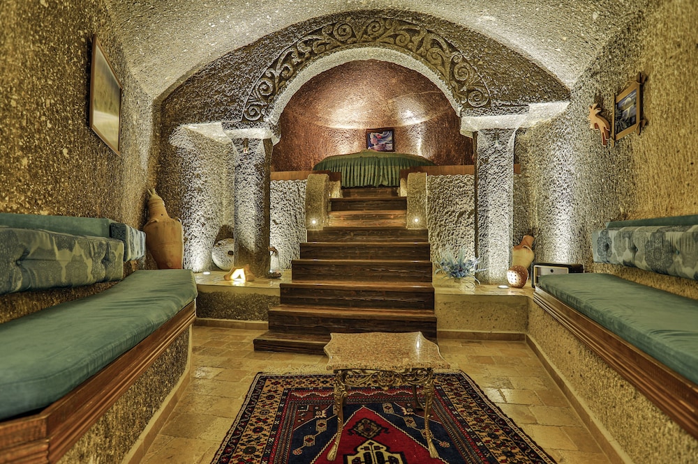 Honeymoon Suite, Jetted Tub photo 3