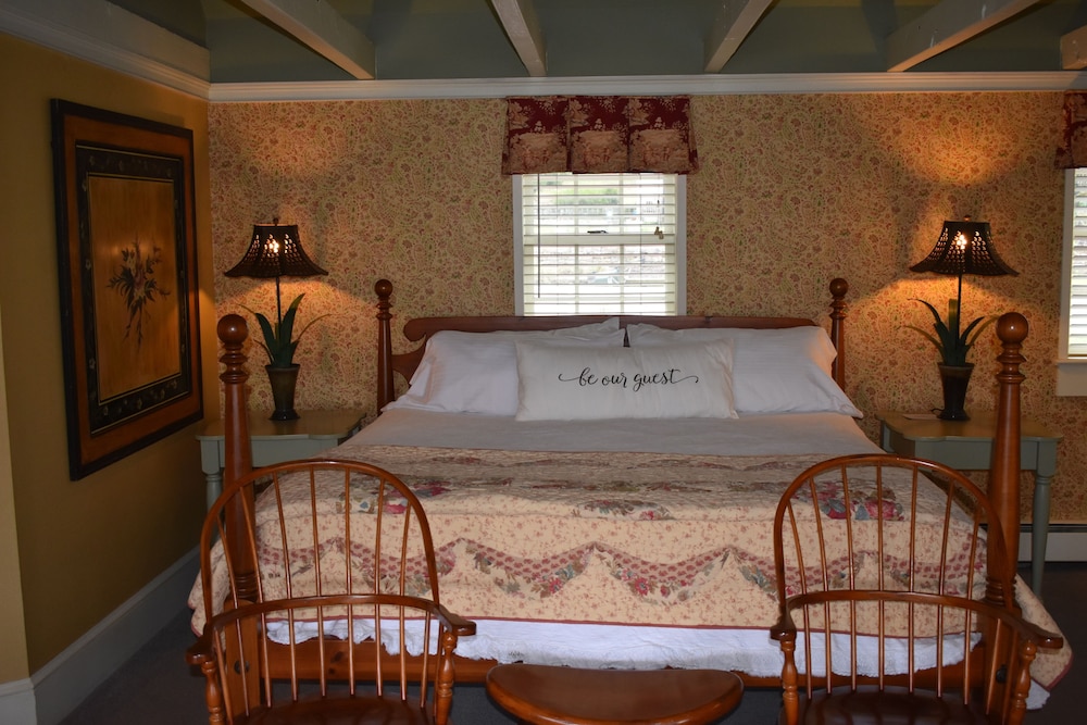 Grand Suite, 1 King Bed, River View (No Pets Allowed) photo 1