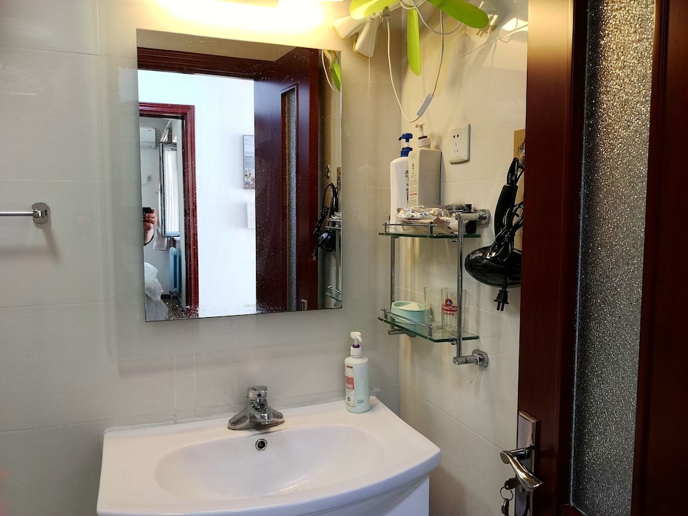 City Apartment, 2 Bedrooms (Chinese Citizen Only) photo 3