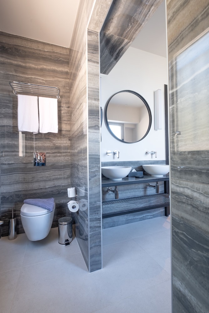 Suite, Sea View - Photo 8