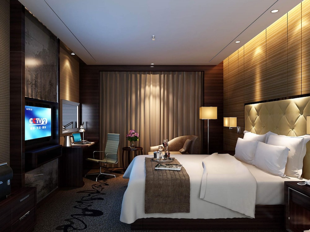 Deluxe Room, 1 King Bed - Photo 1
