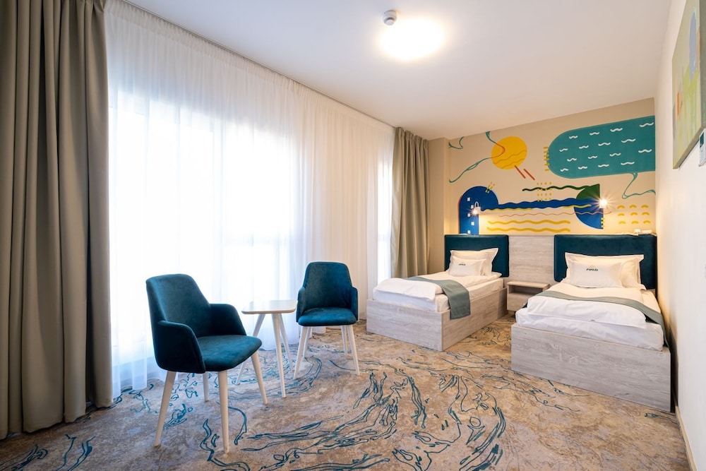 Standard Room, 2 Twin Beds, Pool Access