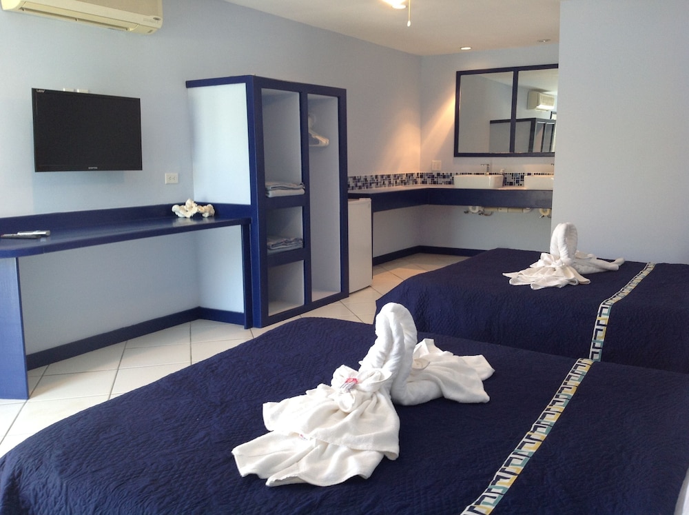 Suite, 2 Queen Beds, Private Bathroom, Lagoon View photo 3