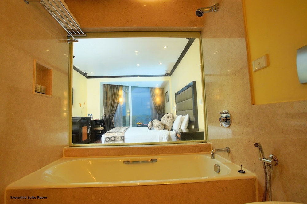 Executive Suite, 1 Bedroom, Sea View - Photo 4