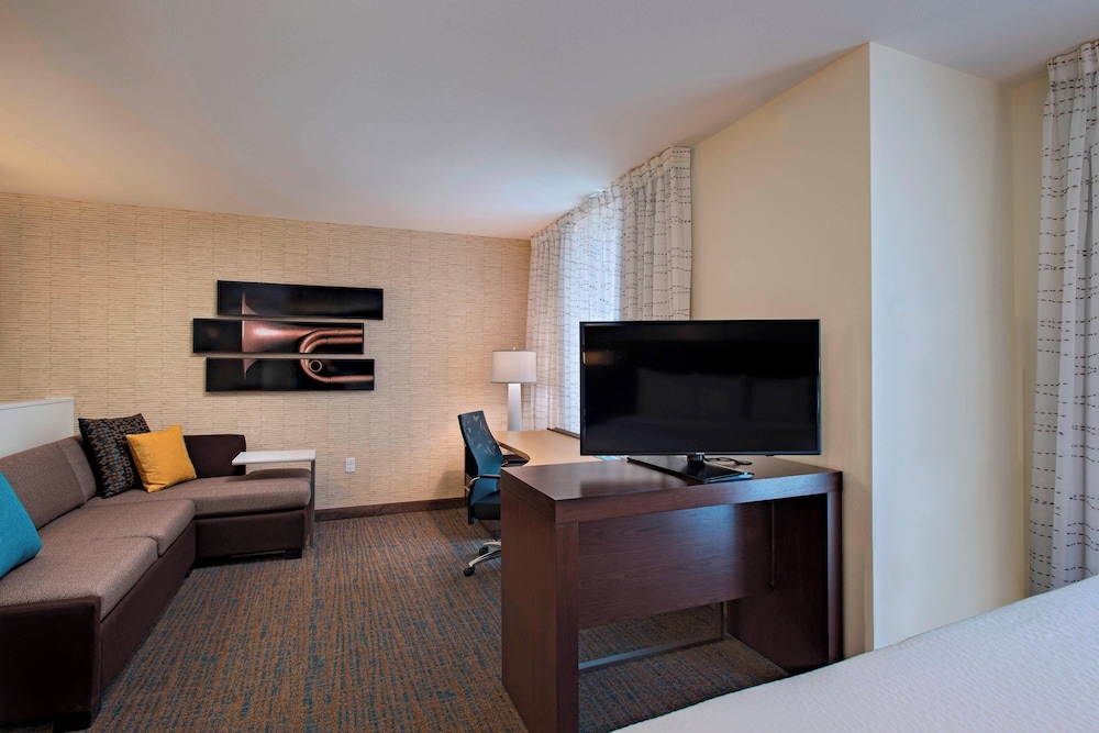 Suite, 1 Bedroom (Mobility/Hearing Accessible, Tub) photo 2