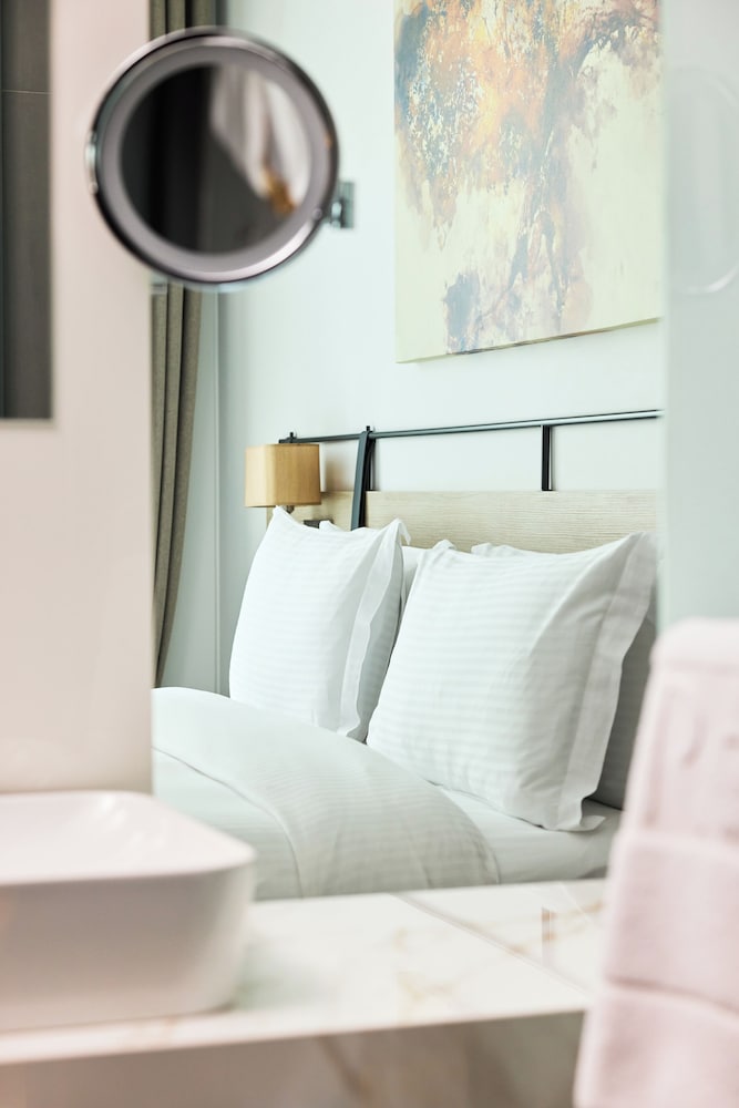 Suite, 1 Bedroom, Balcony photo 2