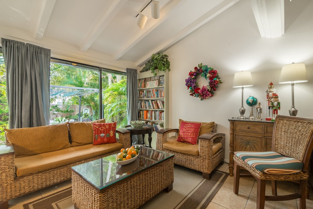 Deluxe Apartment, Ensuite, Pool View (Hemingway Retreat) photo 3