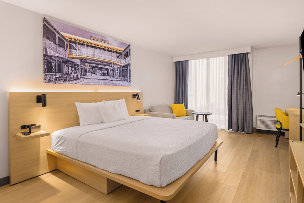 One King Bed, Mobility/Hearing Handicap Room, Roll-In Shower, Non-Smoking