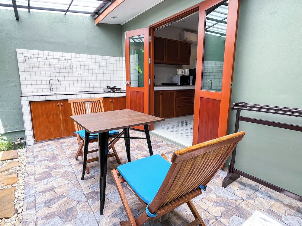 Superior Villa, 1 King Bed, Kitchenette, Pool View photo 2