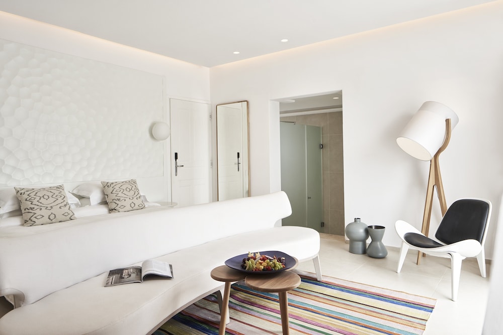 Junior Suite, 1 King Bed, Garden View (Paragon, Outdoor Jetted Tub)