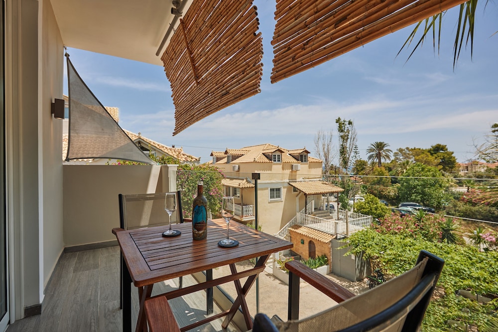 Junior Suite, Pool View - Photo 8