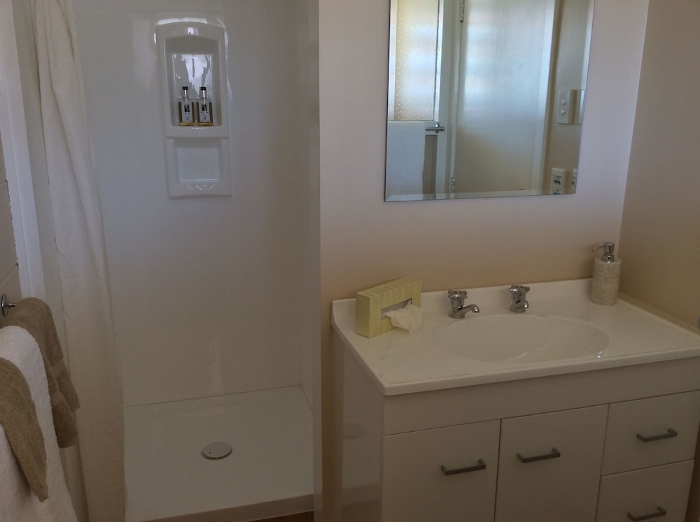 Standard Suite, 2 Bedrooms, Non Smoking, Kitchen ((Queen/Twin)) photo 3