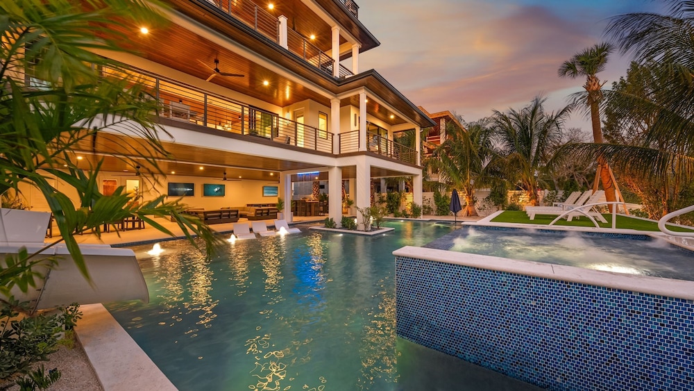 Deep Blue Sea in Sarasota, 사진 27