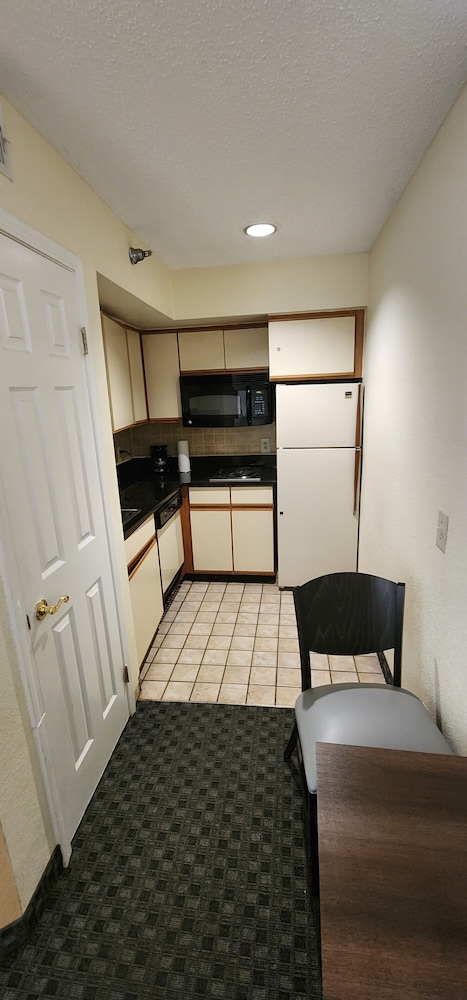 Standard Suite, Multiple Beds - Photo 2