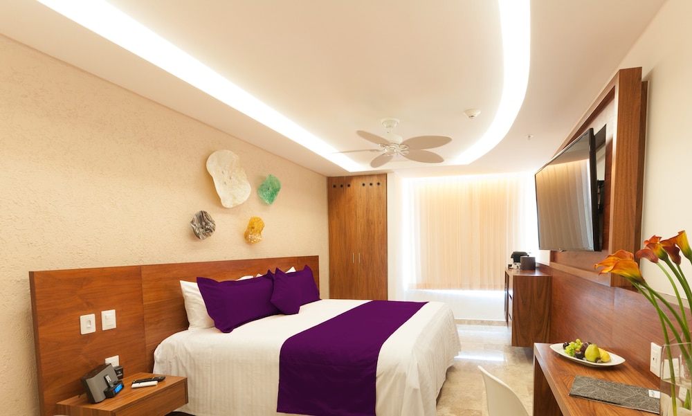 Deluxe Suite (with Jacuzzi)