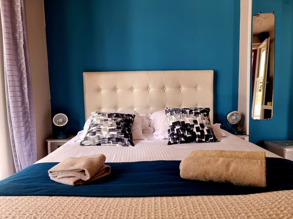 Comfort Double Room, 1 Queen Bed, Private Bathroom, Garden View (Pic Poul ) photo 1