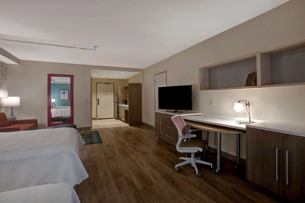 Studio, 2 Queen Beds, Accessible, Bathtub (Cabana)