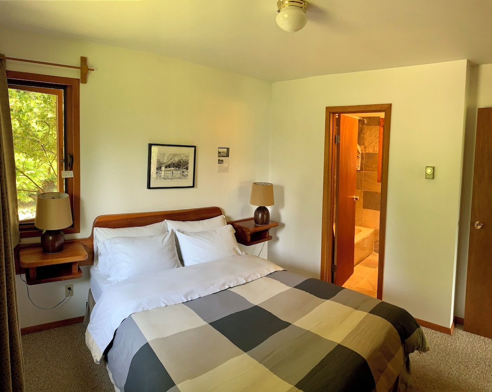 Cedarbrook Cottage