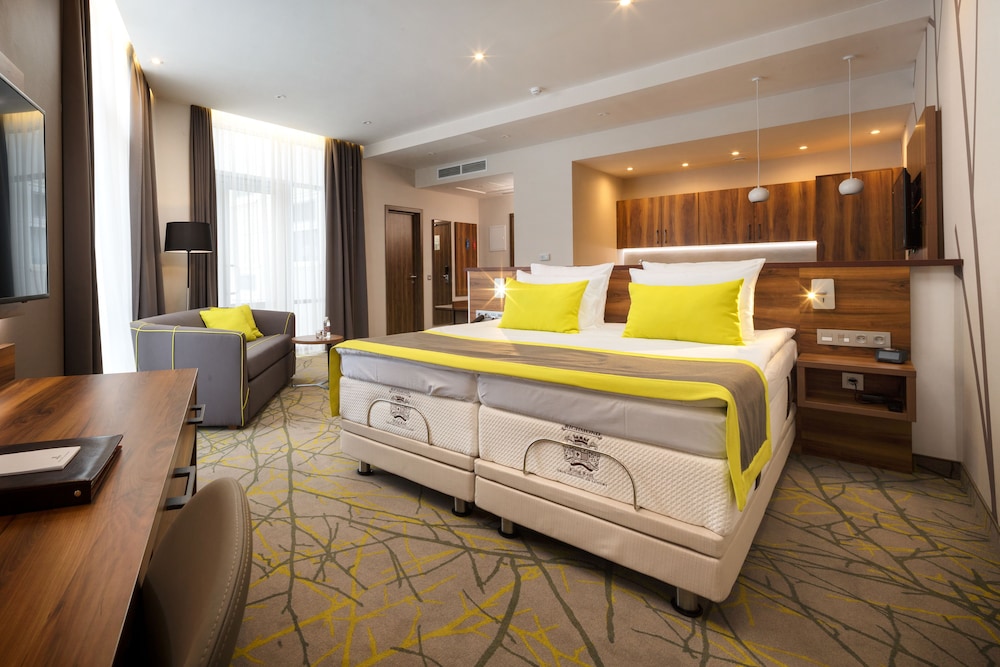 Superior Studio, 1 Queen Bed