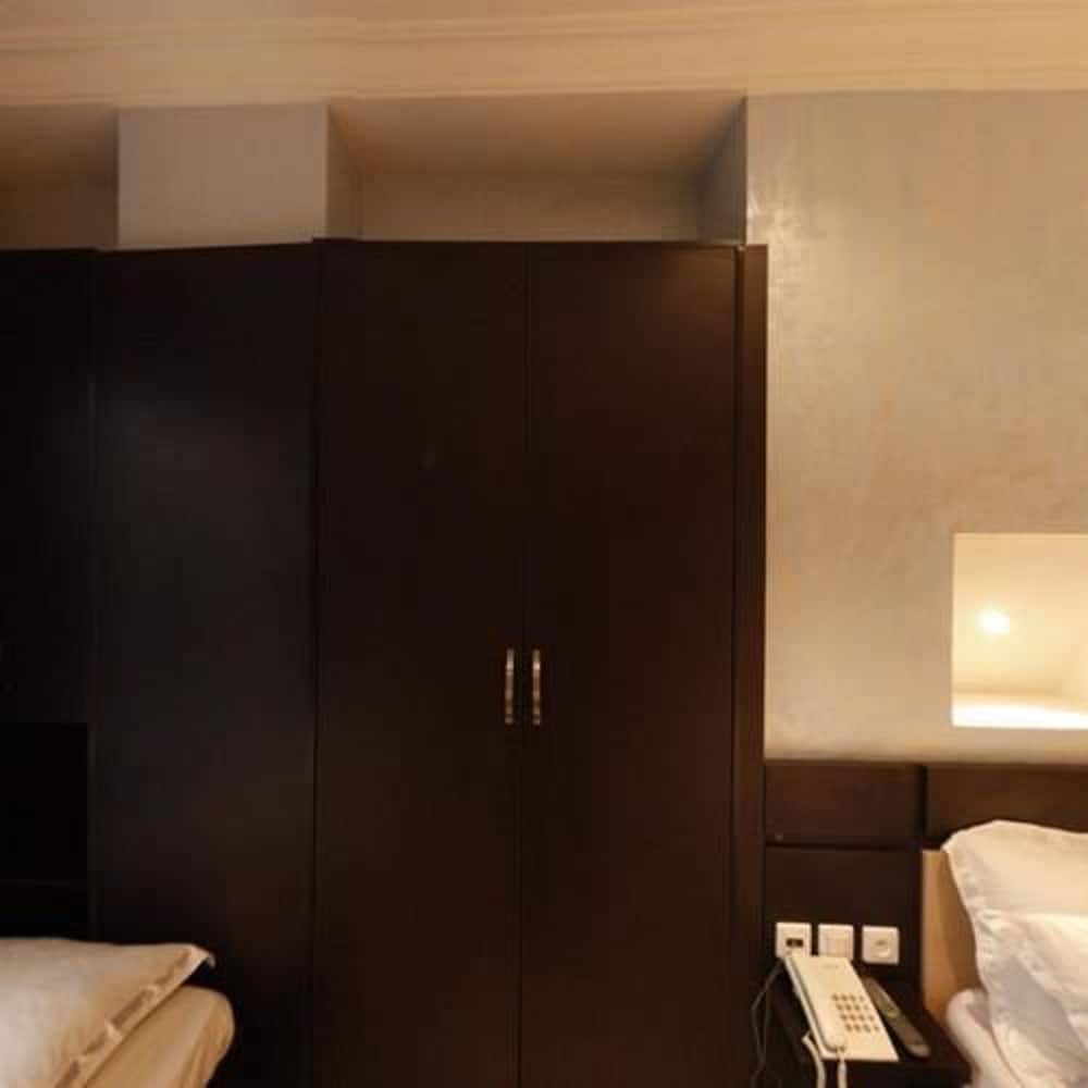 Standard Twin Room - Photo 4
