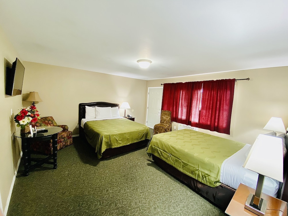 Deluxe Single Room, 2 Queen Beds, Non Smoking, Kitchen
