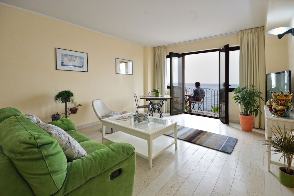 Deluxe Suite, 1 Double Bed, Sea View photo 1