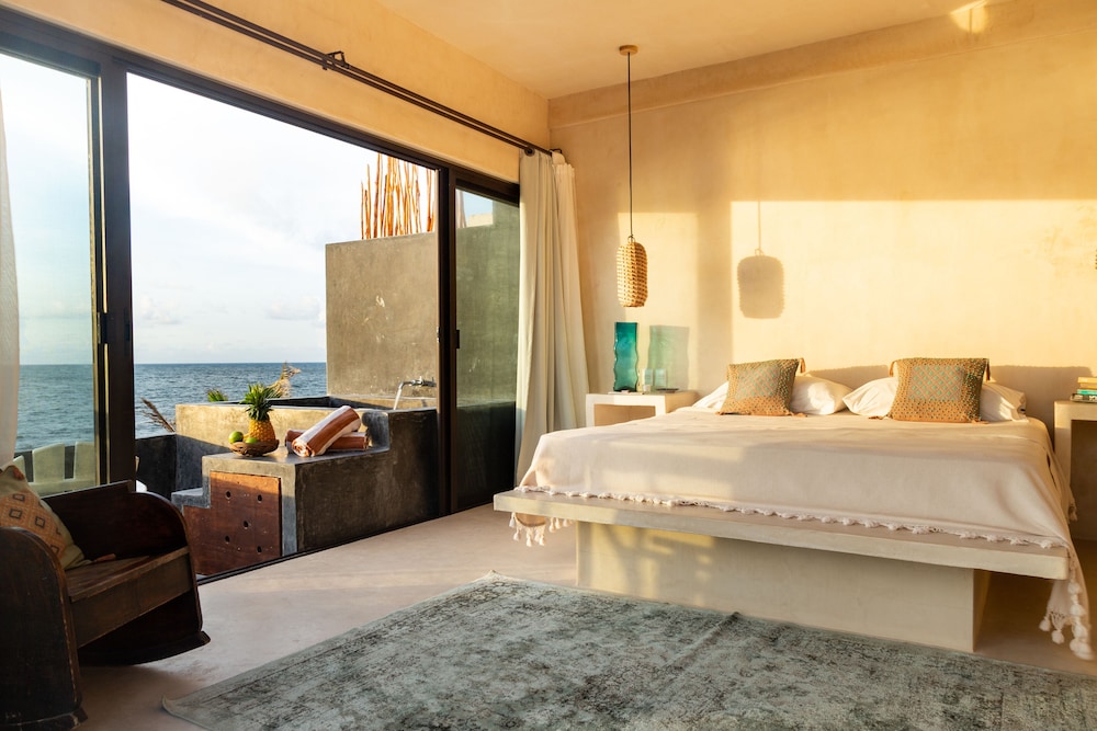 Cielo Master Deluxe Oceanfront king size bed with plunge pool and terrace - Photo 1
