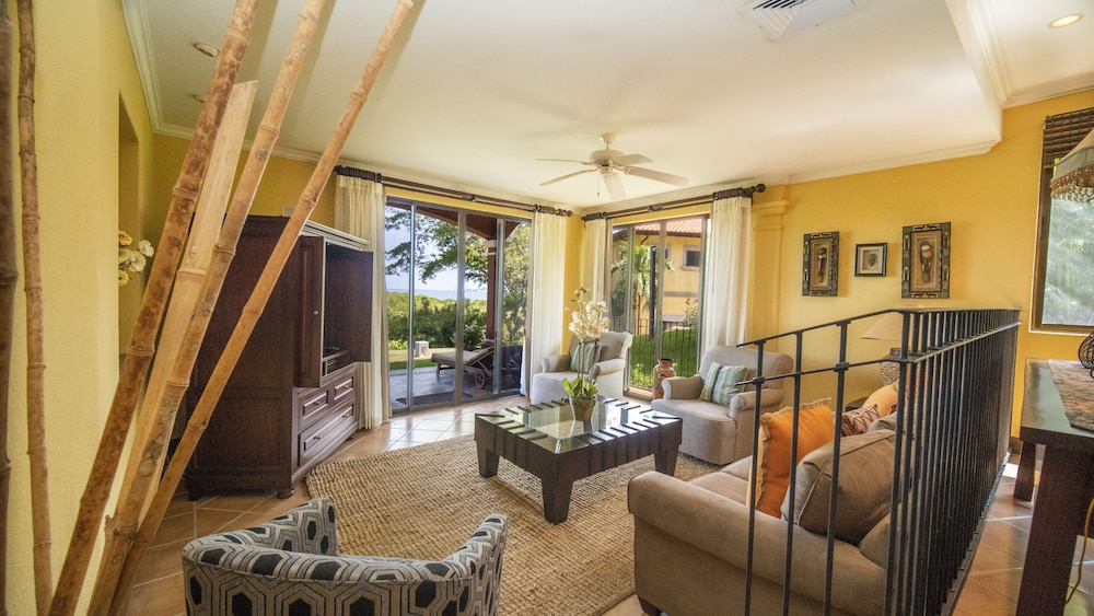 Bougainvillea 1101 - Luxury Apartment