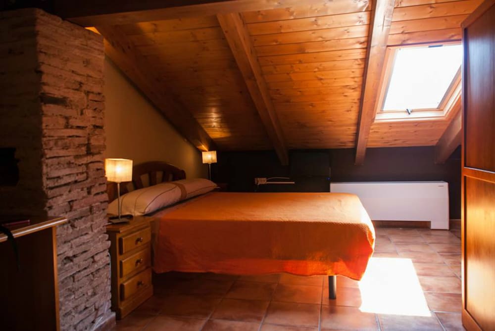 Double Room, Shared Bathroom - Mountain View