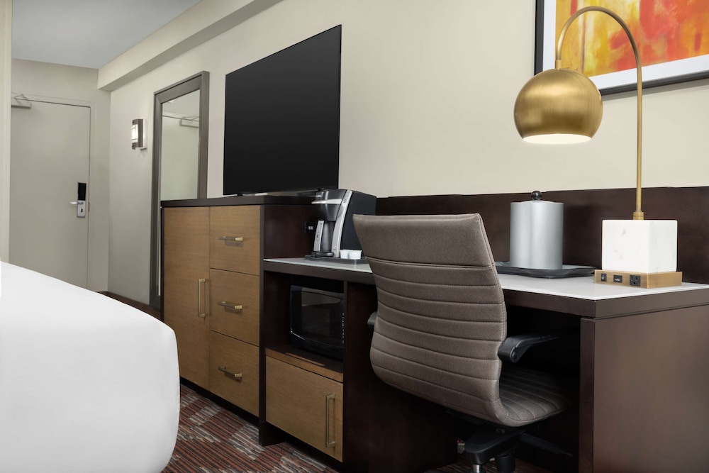 Room, 2 Queen Beds, Accessible, Bathtub (Mobility & Hearing) - Photo 2