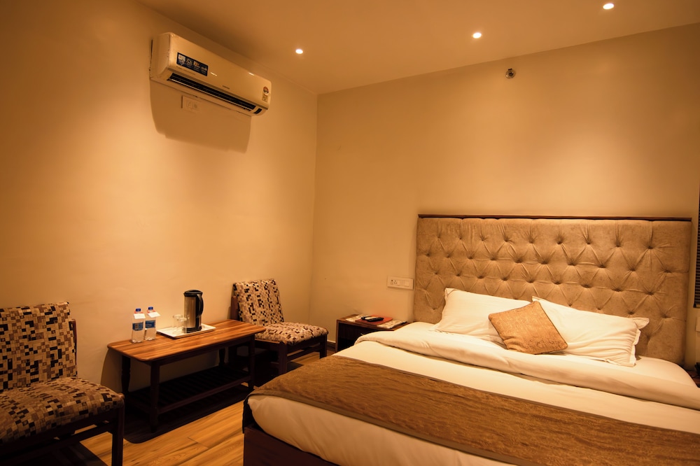 Deluxe Room, 1 Bedroom, Non Smoking photo 2