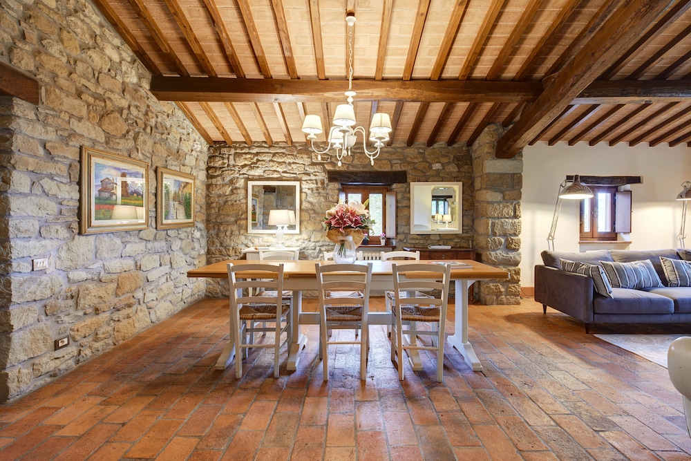 Villa photo 1