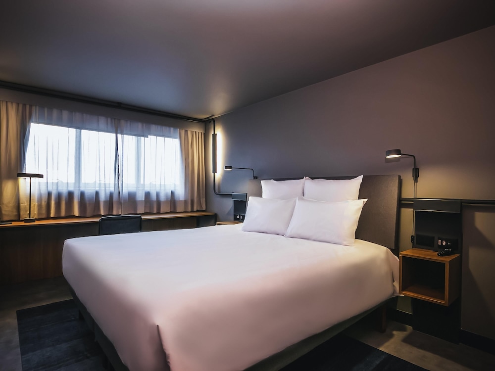 Standard Room, 1 King Bed - Photo 1