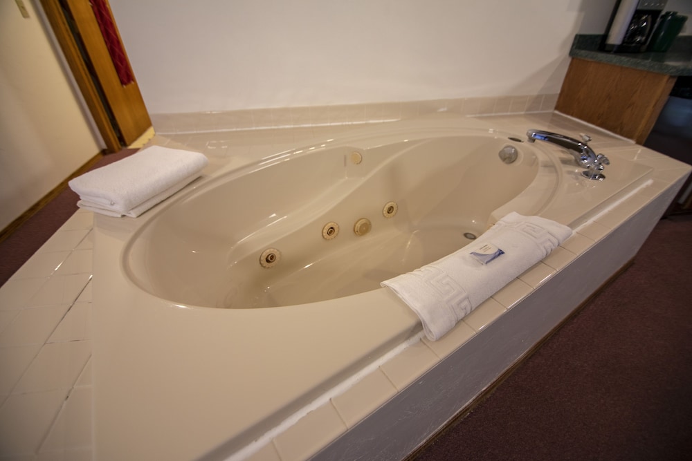 Suite, 1 King Bed With Sofa Bed, Jetted Tub (Lodge First Floor) photo 3