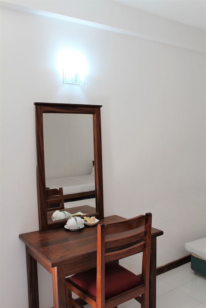 Economy Twin Room, 2 Twin Beds, Smoking, Garden View photo 2