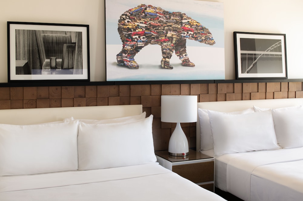 Club Room, 2 Queen Beds, City View - Photo 2