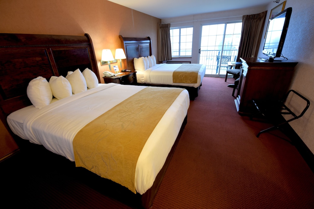 Deluxe Room, 2 Queen Beds, Lake View photo 1